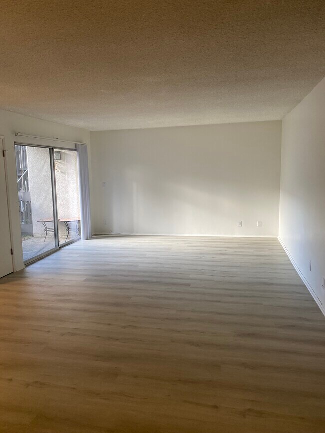 Living Room - 5300 Fairview Blvd