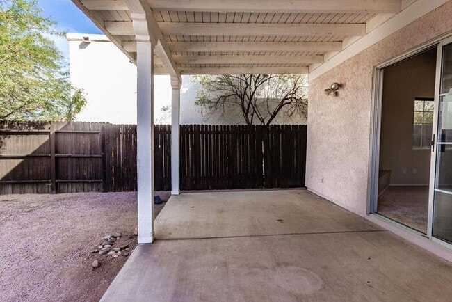 Building Photo - Beautiful and Spacious 3BR 2BA Home w/ Courtyard • Fenced Yard • Cul-de-sac in Tucson