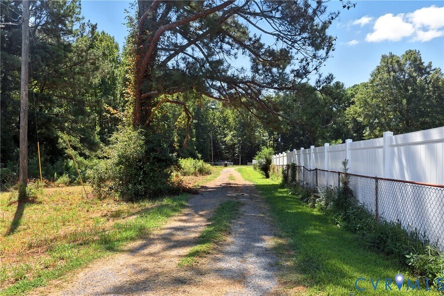 Building Photo - 2111 Clary Rd
