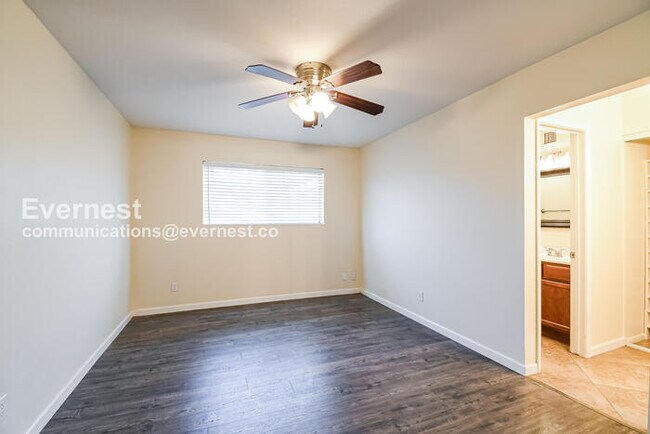 Building Photo - 8726 E Bonnie Rose Ave