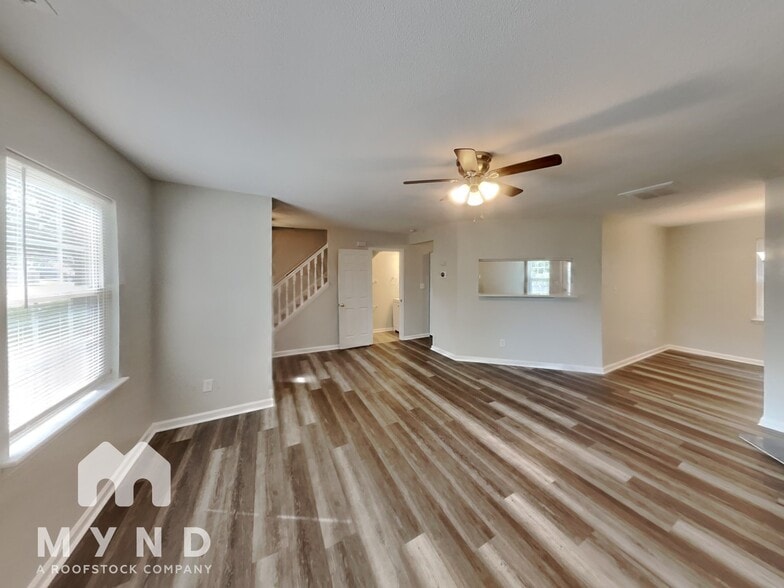 Building Photo - 217 Gladstone Dr