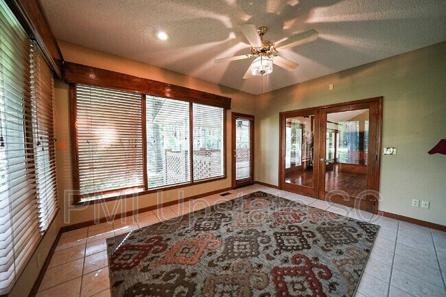 Building Photo - 165 Battleground Rd