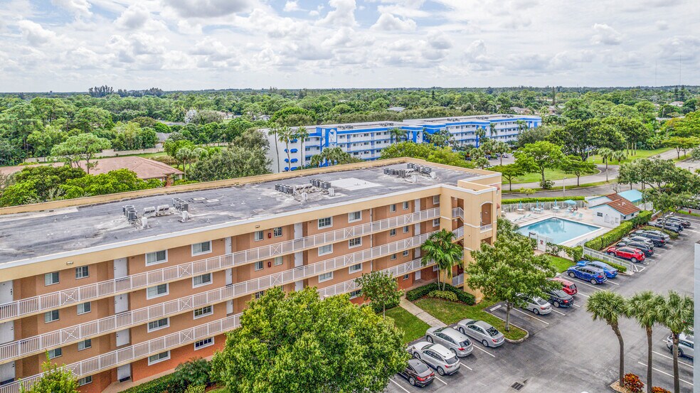 Building Photo - 4723 Lucerne Lakes Blvd E