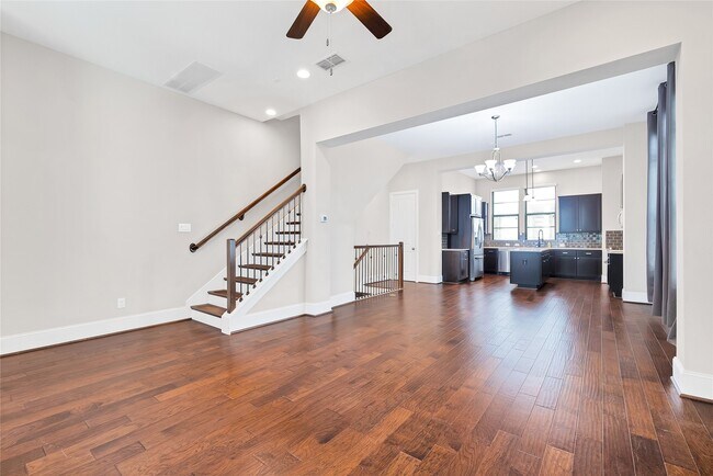 Building Photo - 5451 Larkin St