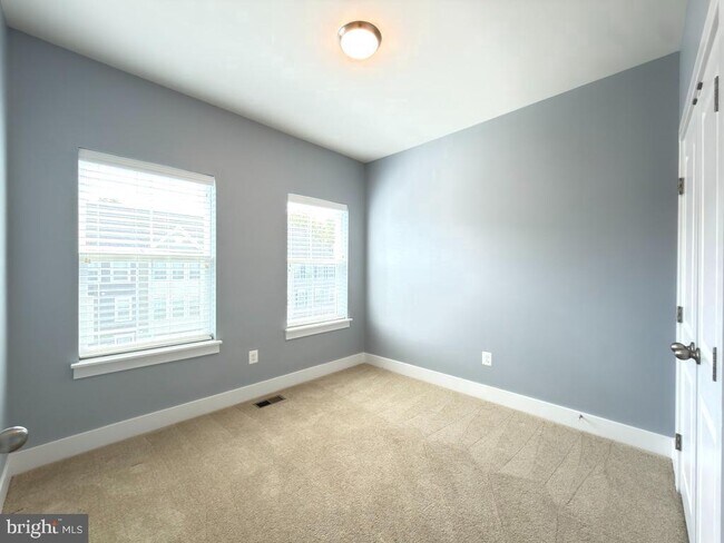 Building Photo - 2512 Buckthorn Dr
