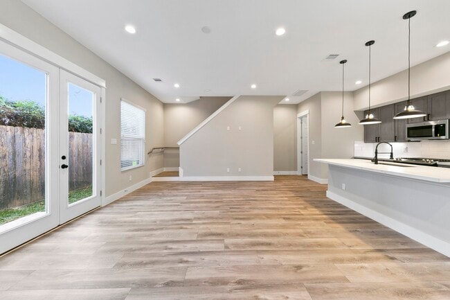 Building Photo - 5214 Pinemont Creek Ln