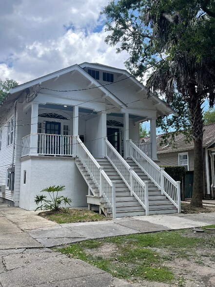 Primary Photo - 2407-2409 Palmer Ave