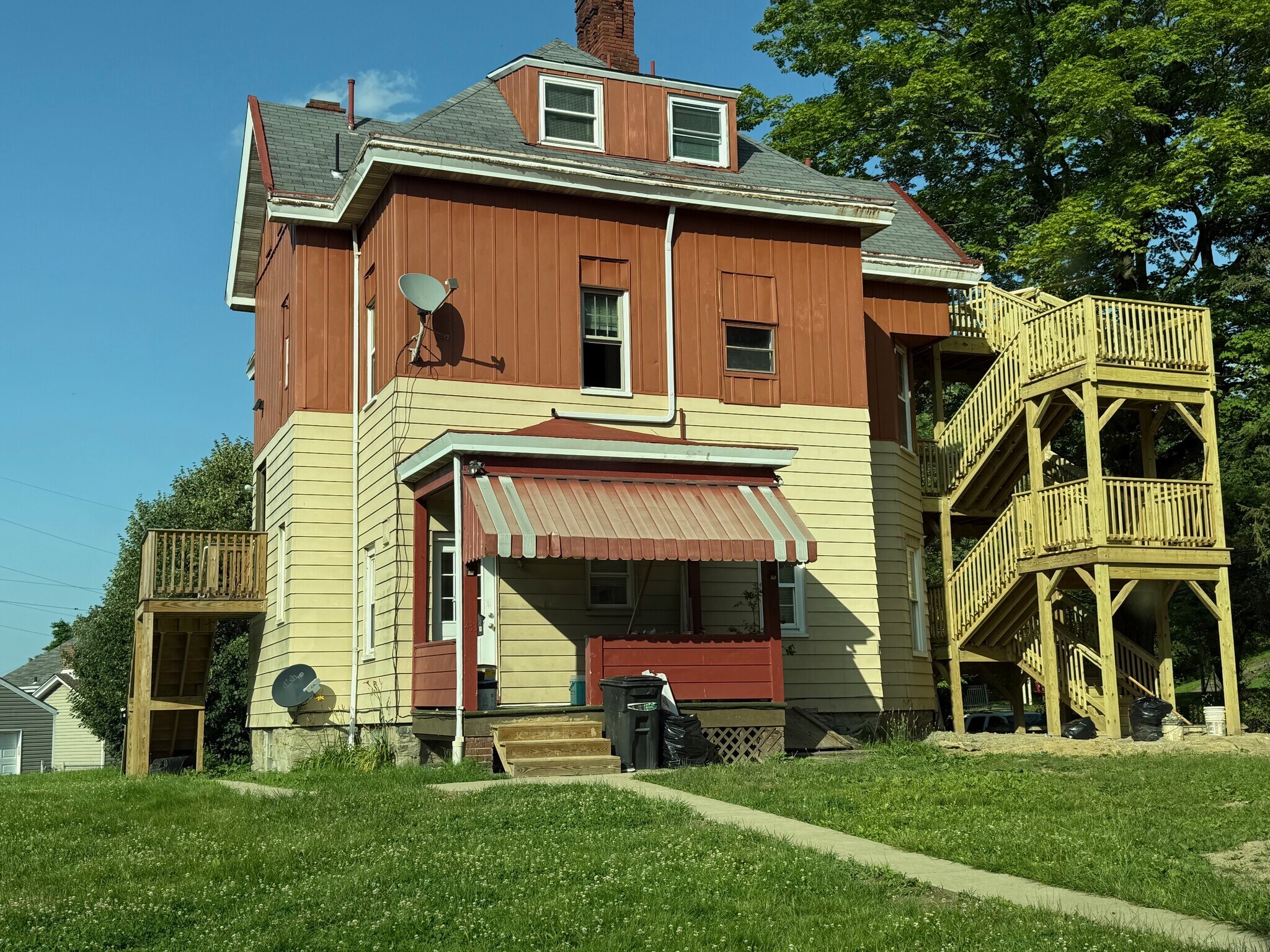 Building Photo - 433 Herschel St