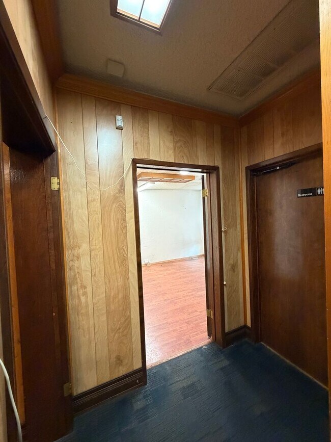 Building Photo - 3BEDROOM 1 BATHROOM COMMERCIAL PROPERTY