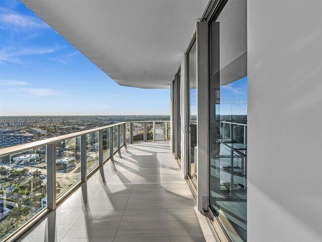 Building Photo - 17301 Biscayne Blvd