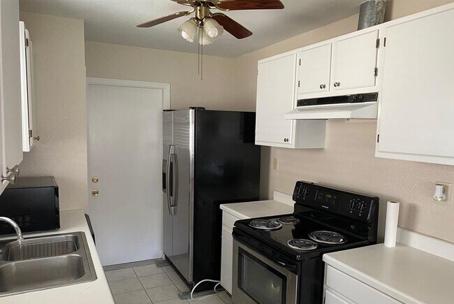 Building Photo - 1430 Kenforest Dr