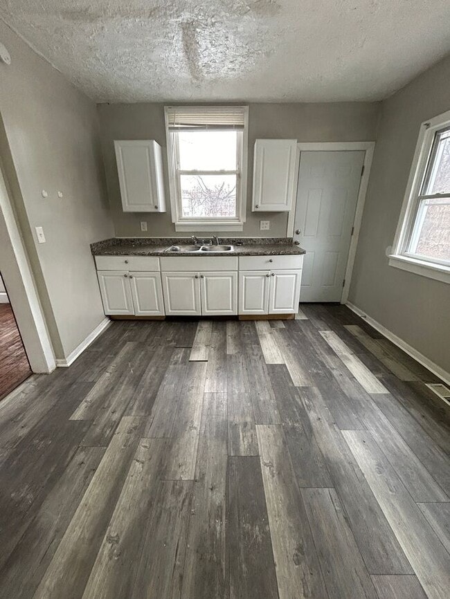 Building Photo - Cozy 3-Bedroom Home in a Great Location / ...