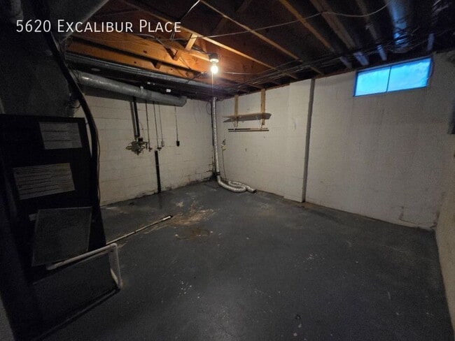 Building Photo - 5620 Excalibur Pl