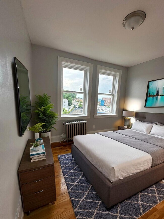 Building Photo - 912 90th St