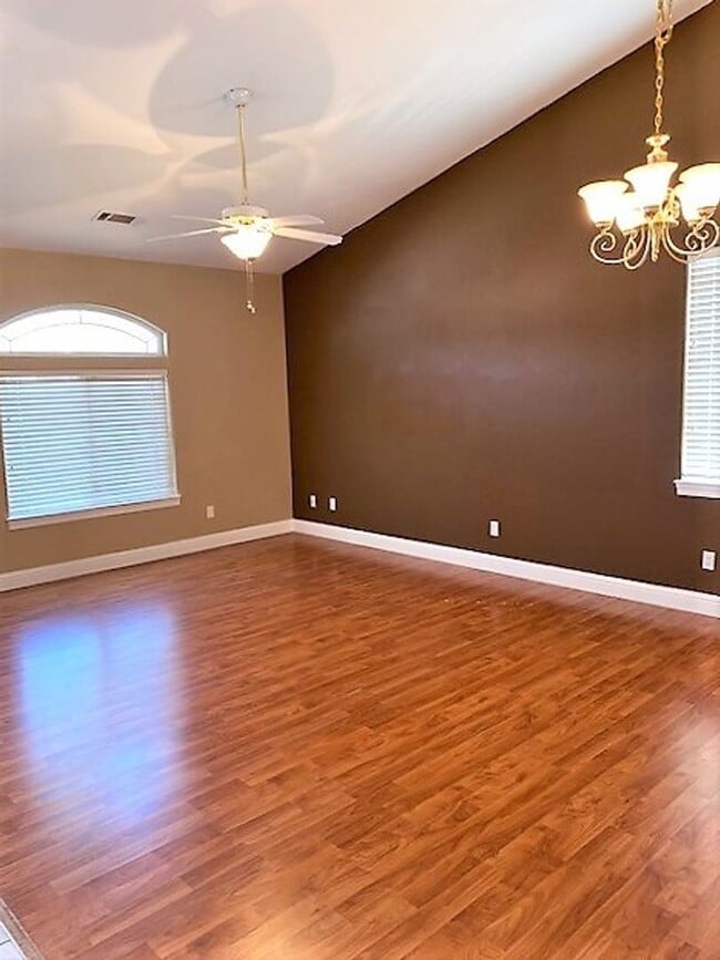 Building Photo - 518 Castenda Dr
