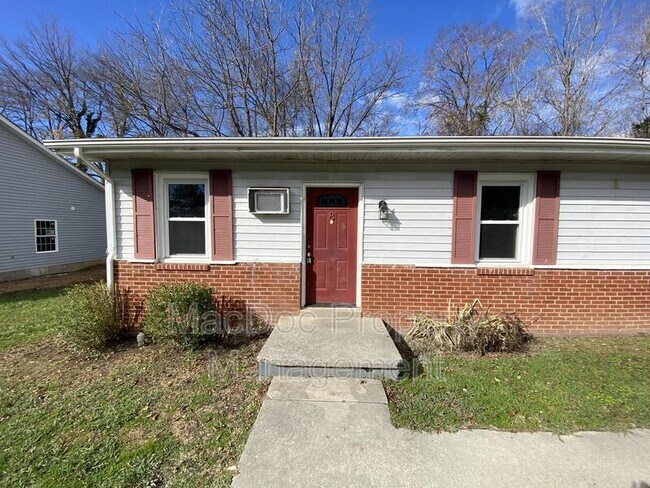 Building Photo - 114-116 Loch Lane Drive Apt 8