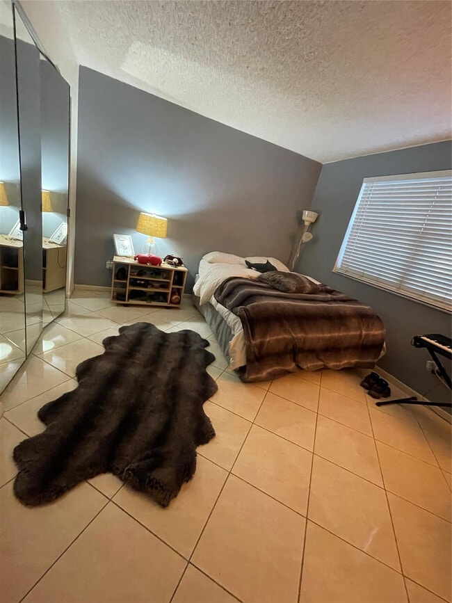 Building Photo - 16141 Blatt Blvd