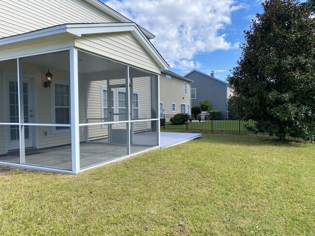 Building Photo - 19 Saluda Way