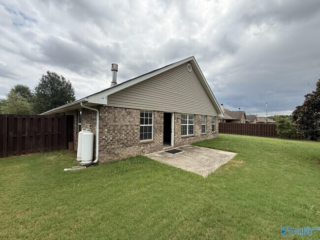 Building Photo - 211 High Green Dr