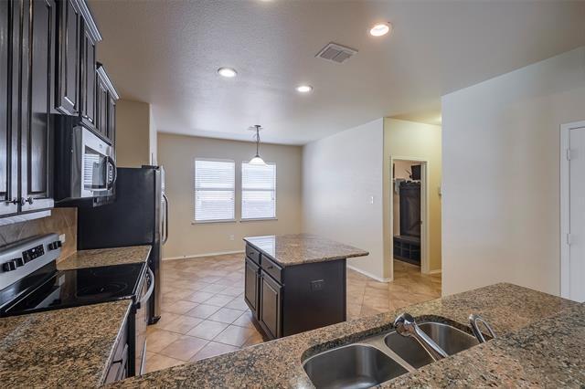Building Photo - 15521 Landing Creek Ln