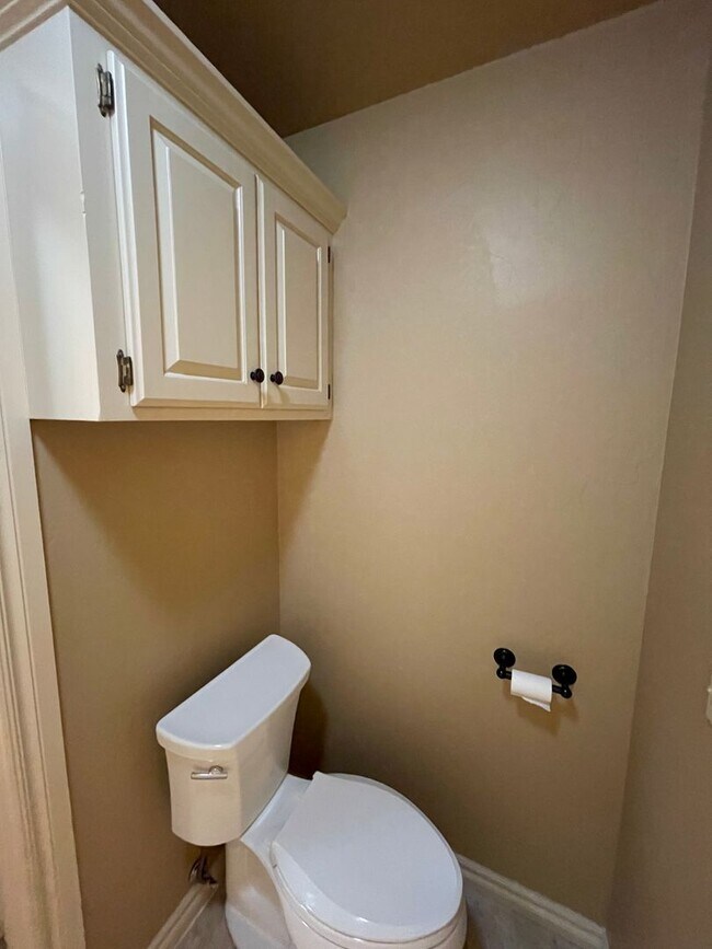 Building Photo - Welcome to Lyndale Senior Community! 55 and better in Edmond!!  2 bed flex floorplan with office,...