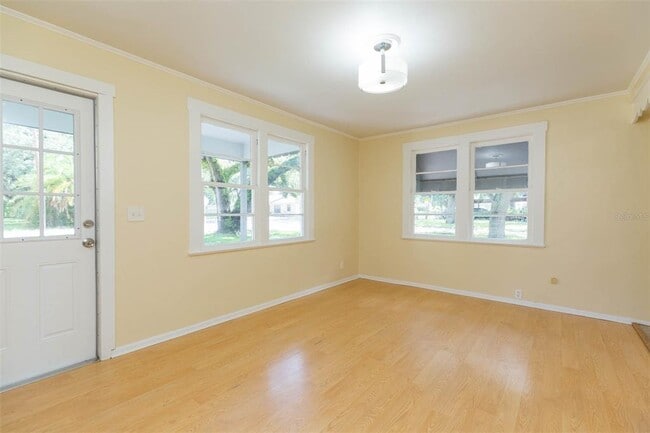 Building Photo - 1809 E Henry Ave