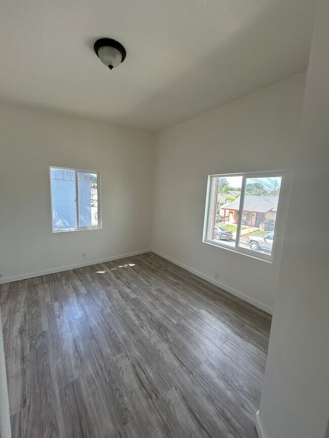 Building Photo - 991 Suiter St