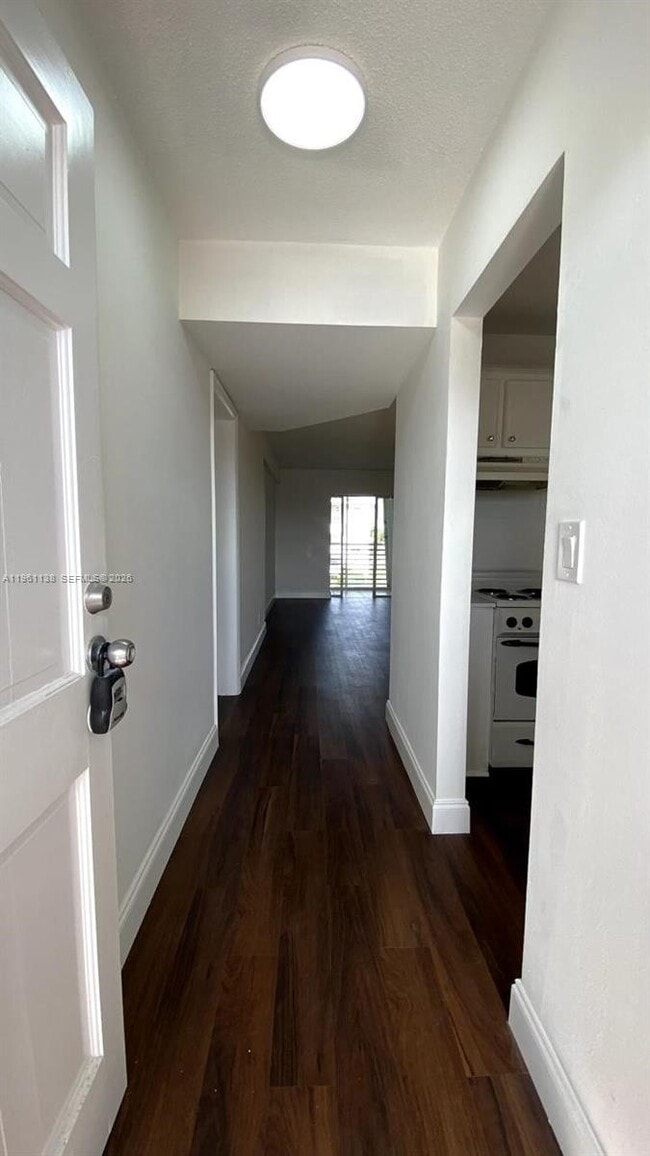 Building Photo - 2640 Garden Dr S