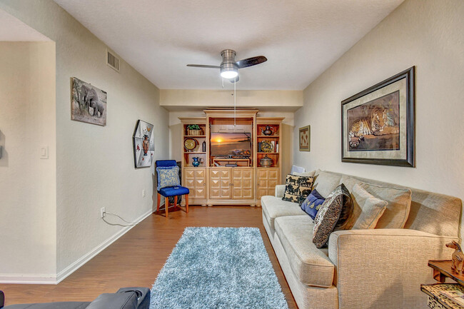 Building Photo - 5842 Crystal Shores Dr