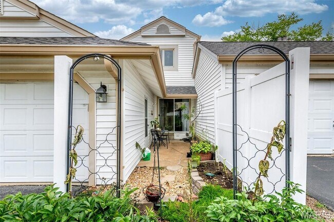 Building Photo - 14991 Broadmont Dr