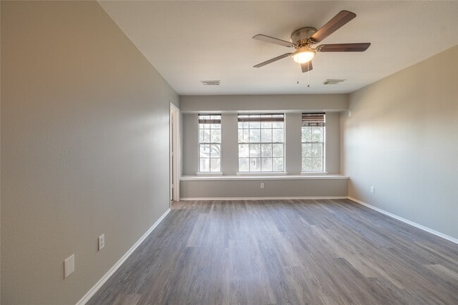 Building Photo - 10223 Revelstoke Dr