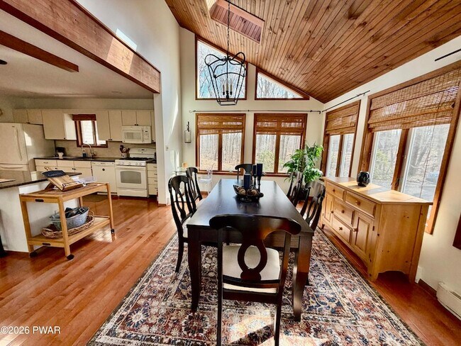 Building Photo - 811 Paddock Ct