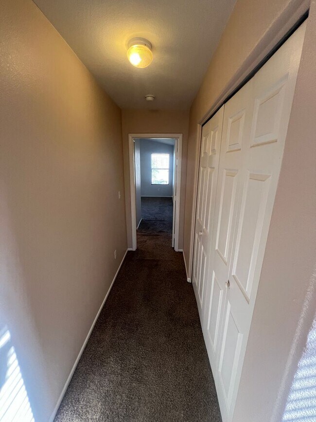 Building Photo - 3 Bed, 2.5 Bath home with Solar Panels!