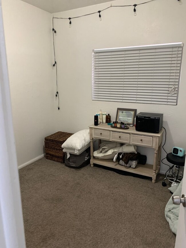 Building Photo - Cute Provo 2 Bedroom Apartment