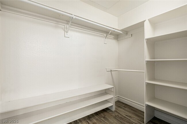 Building Photo - 210 E Flamingo Rd