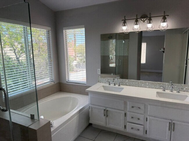 Building Photo - STUNNING & GORGEOUS 4 BED/2.5 BATH POOL HOME IN ELDORADO! *** ONLY $2,599 ***