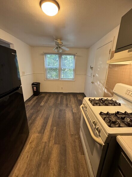 Building Photo - 22 Judith Ter