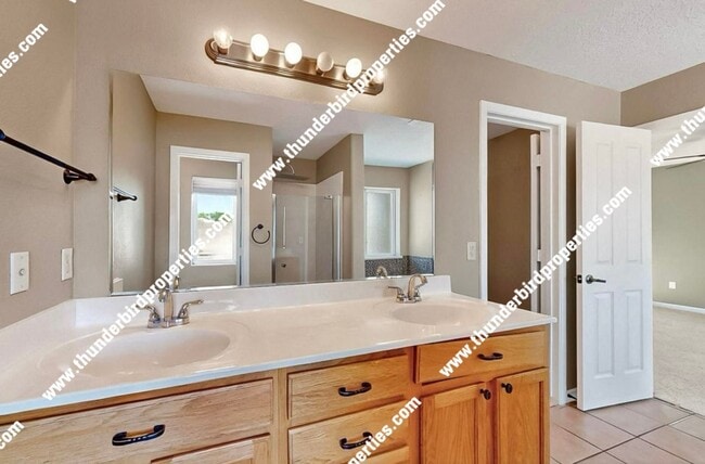 Building Photo - 5 bedroom home in Los Milagros