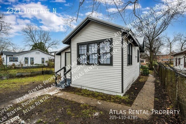 Building Photo - 2321 10th Ave N