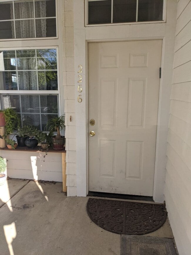 Building Photo - 3 Bed 2.5  Bath House in South Davis
