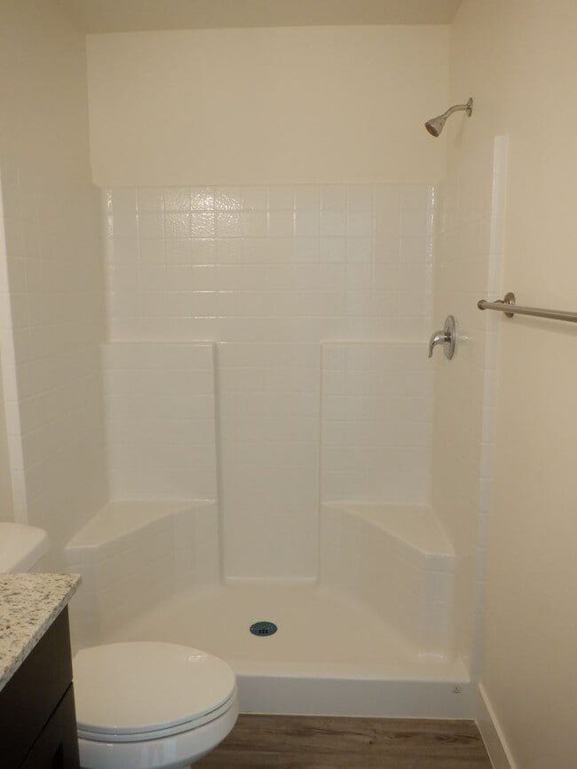 Building Photo - Move-in Discount - 3 bedroom - 2 Bath - Si...