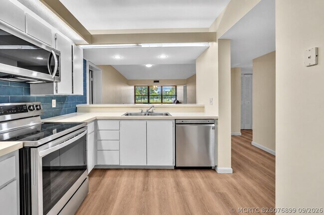 Building Photo - 3650 Whitehall Dr