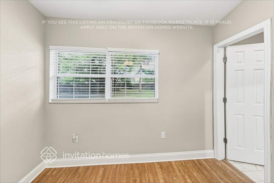 Building Photo - 3621 Sutton Dr