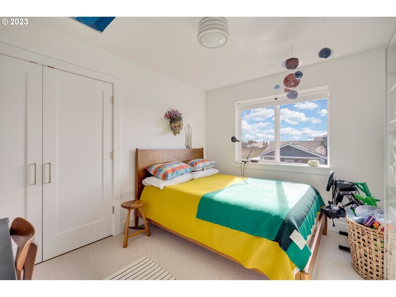 Building Photo - 3593 NE McDonald Ln