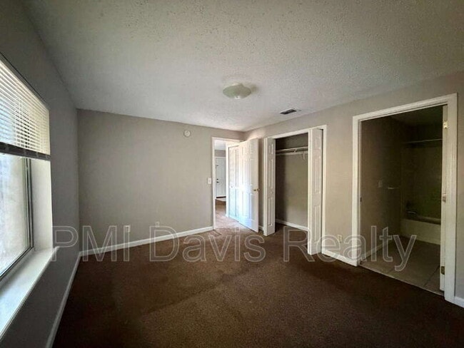 Building Photo - 1845 Lindberg Dr