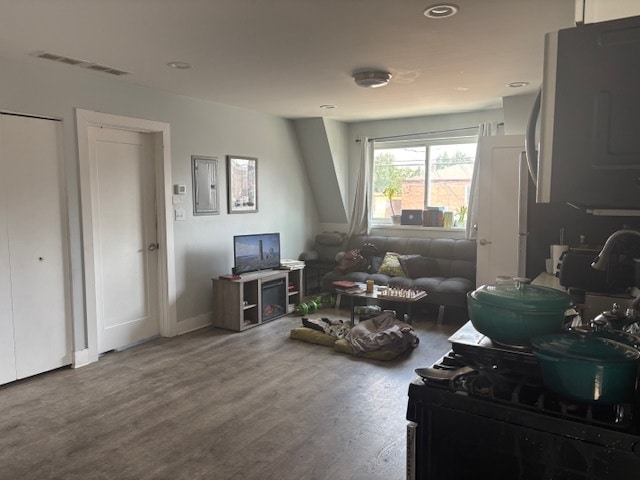 Building Photo - 5637 W 63rd St