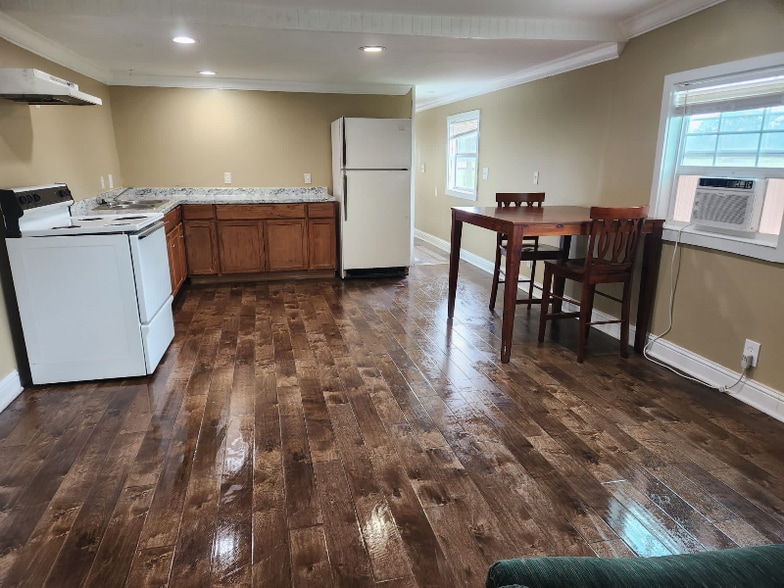 Building Photo - 1579 Duchamp Rd