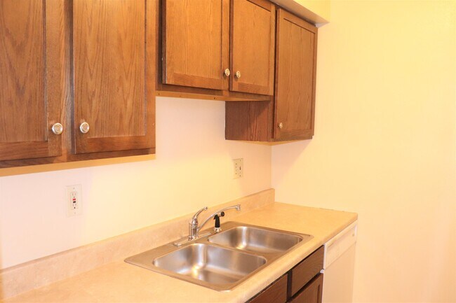 Building Photo - 906 C Ave NW