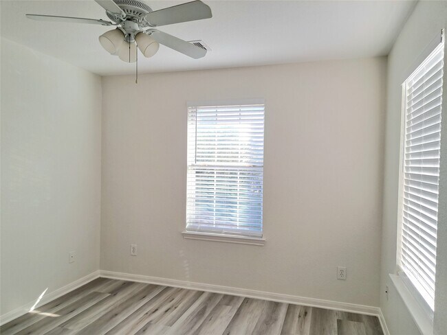 Building Photo - 13134 Stratford Skies Ln