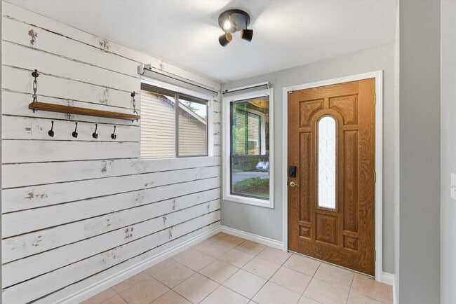 Building Photo - 2227 SE 8th Pl